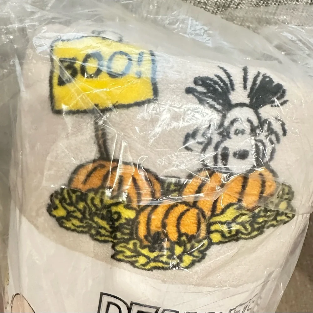 Peanuts Snoopy Halloween Fall Velvet Loft Throw Blanket with Pumpkins 50” x 70”